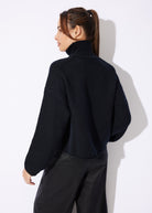 Legerer Strickpullover DEROLY mit hohem Kragen und langen Ärmeln in Schwarz