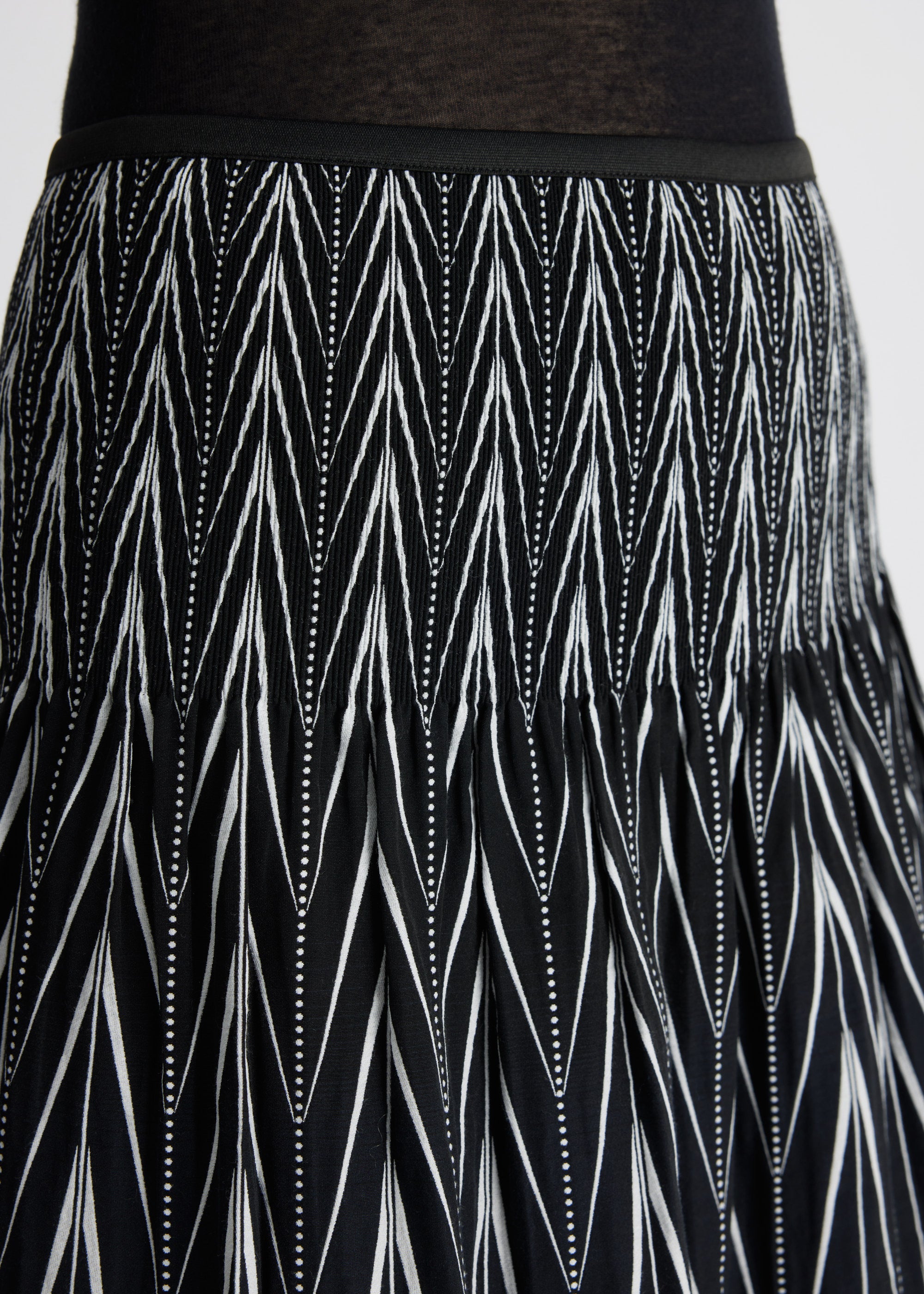 One Size Rock LONGERO-W in Midi-Länge mit Gummibund und Muster in Schwarz