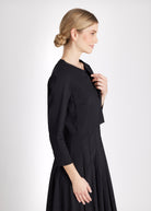 Bolero MYAGO mit kleinem Stehkragen, 3/4-Ärmeln und ohne Verschluss in Schwarz