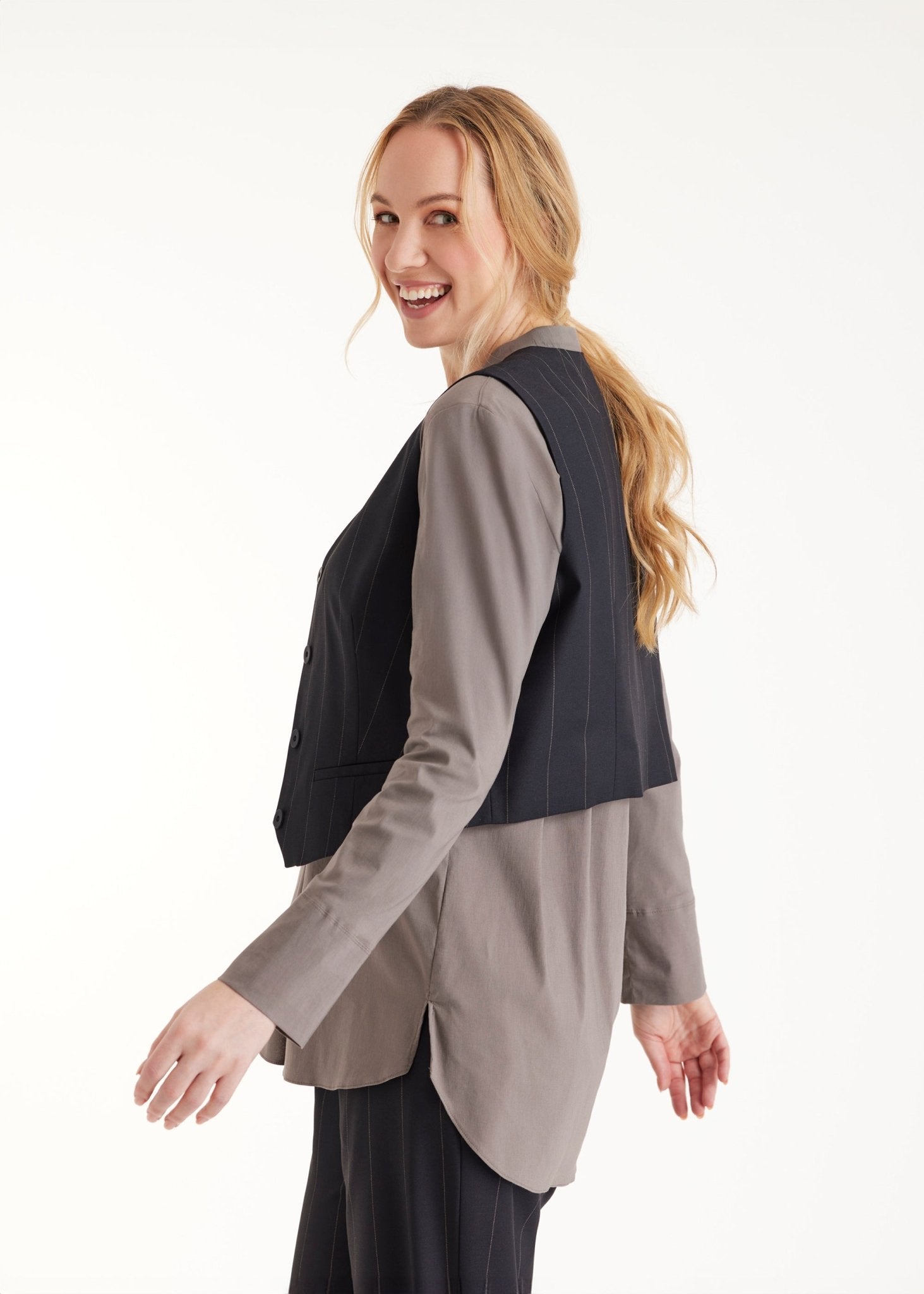 Anzugweste TESCAWE mit V-Ausschnitt, Knöpfen und Nadelstreifen in Dunkelblau