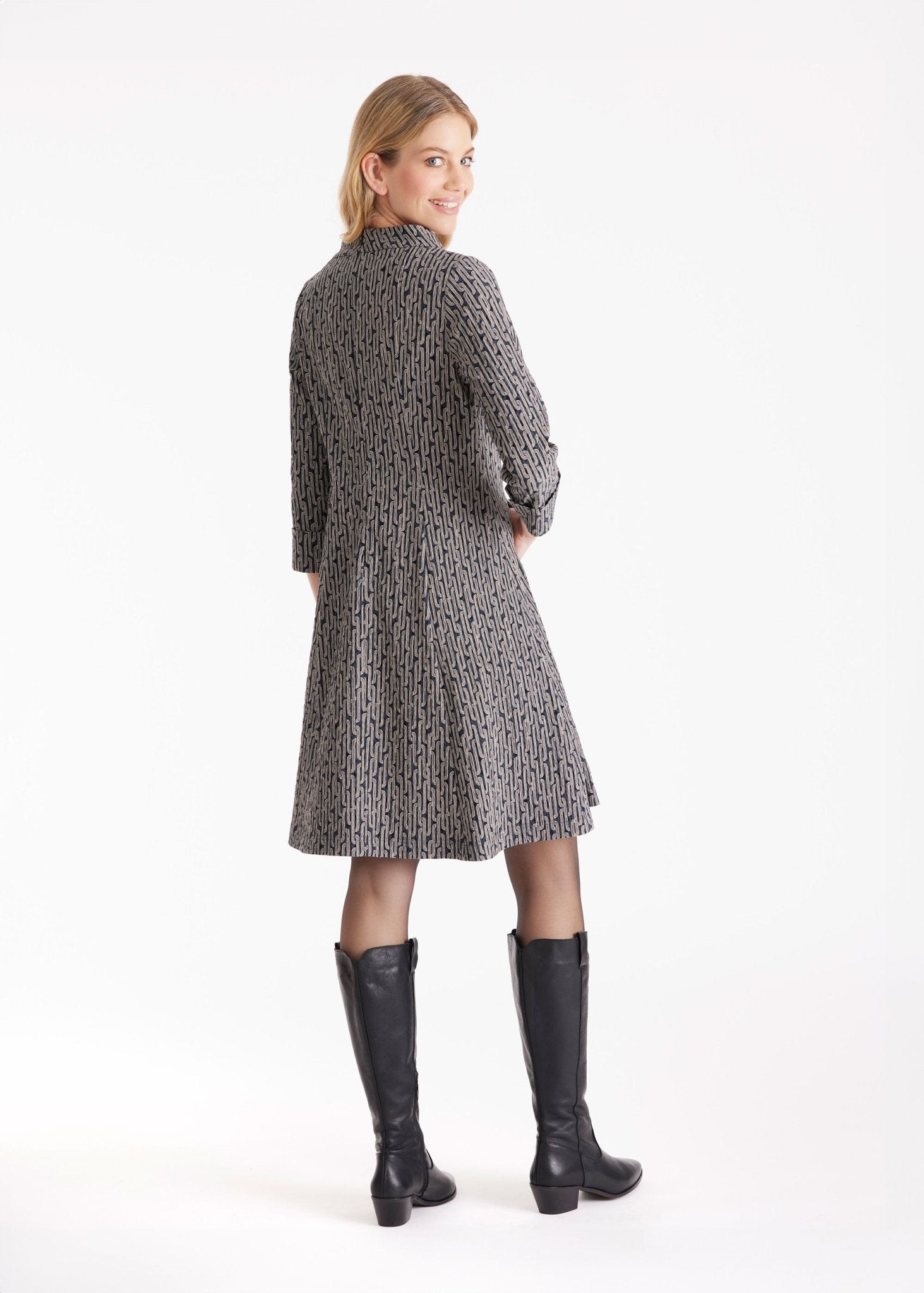 Ausgestelltes Kleid EMOLIA mit Stehkragen - FOX'S - Fashion