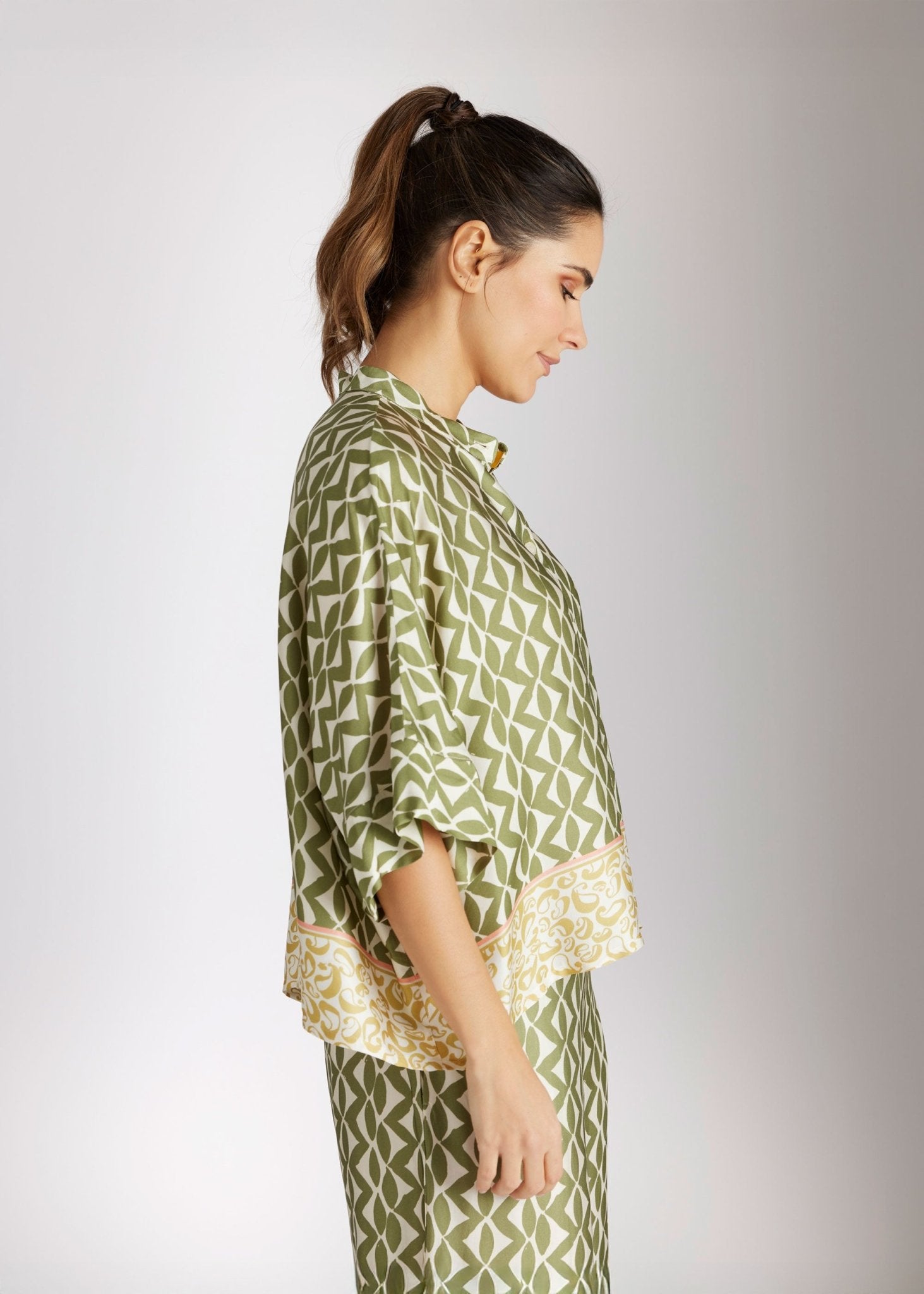 Coming Soon! Legere Bluse ZOTRINA aus Viskose mit Knopfleiste  - FOX'S - Fashion