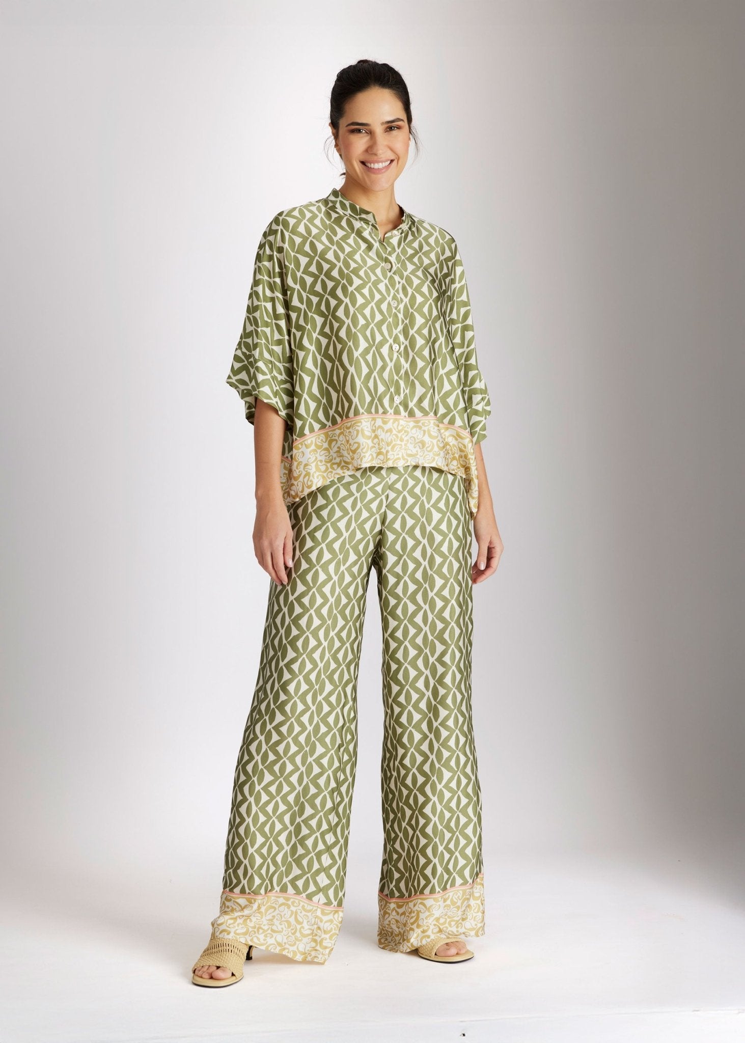 Coming Soon! Legere Bluse ZOTRINA aus Viskose mit Knopfleiste  - FOX'S - Fashion