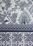 Gewebte Dekokissenhülle EVELIN in Größe 50x50 cm aus edlem Jacquard-Stoff mit dunkelblauem Pfauen-Muster