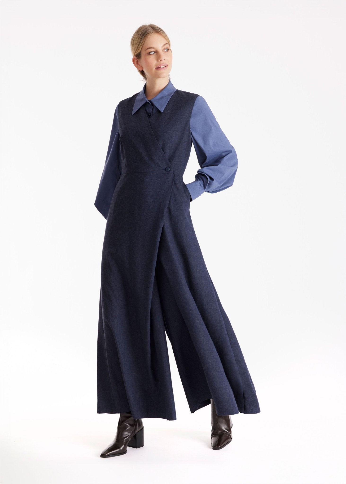 Jumpsuit IMPSUI mit V - Ausschnitt und weitem Bein - FOX'S - Fashion
