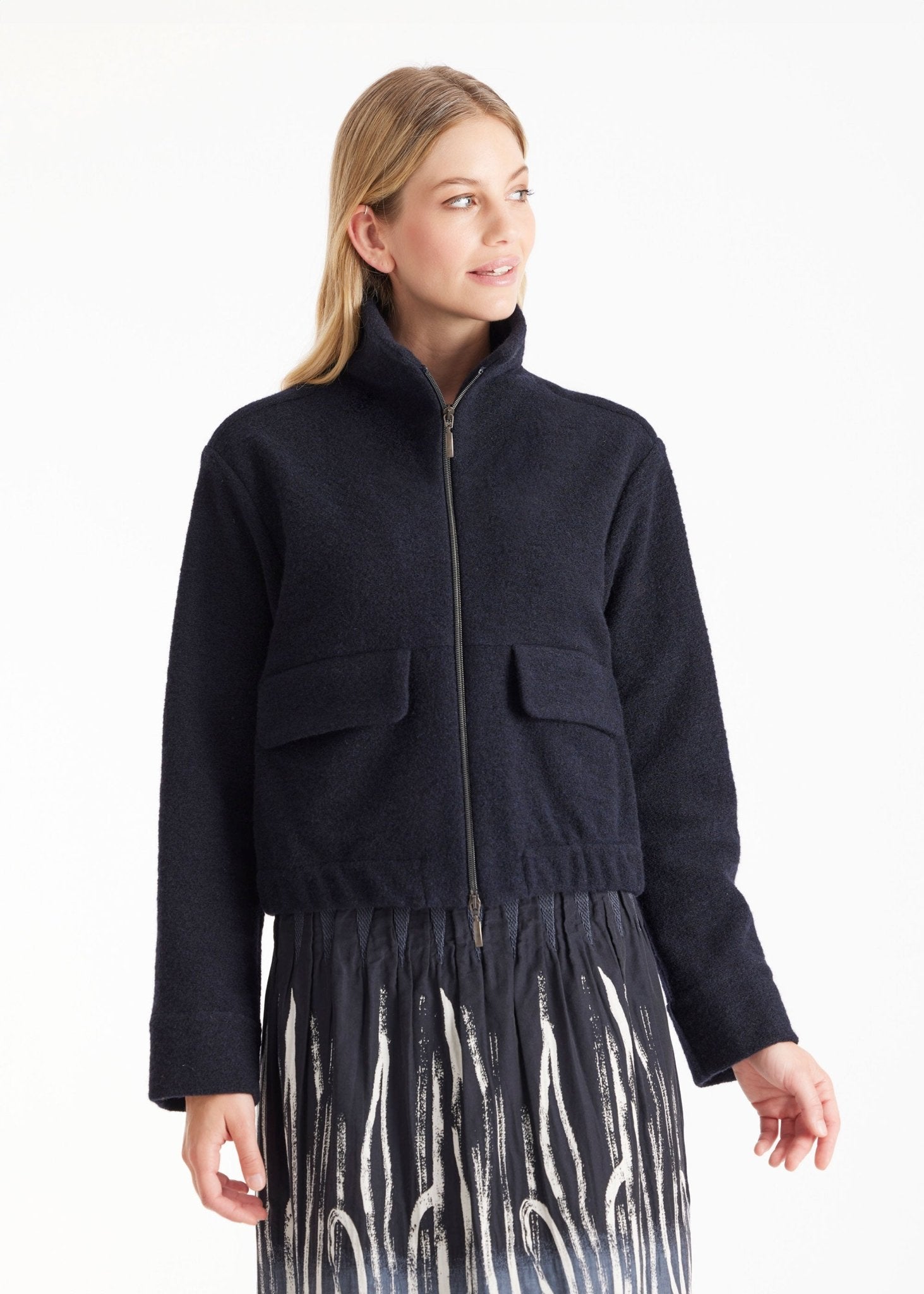 Kurze Jacke MARIERA mit Kragen und Reißverschluss - FOX'S - Fashion