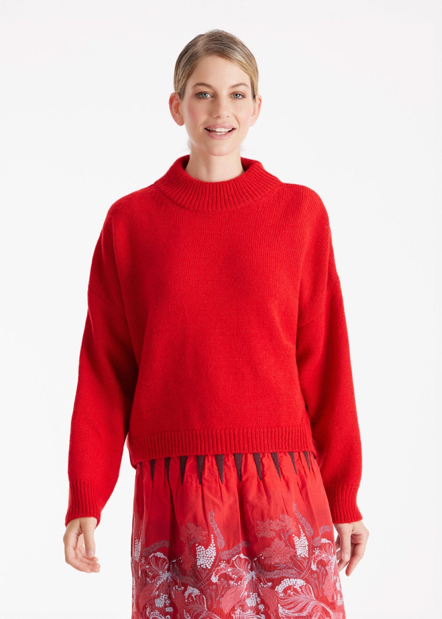 Kurzer Pullover PAROLY mit Stehkragen und langen Armen in Rot