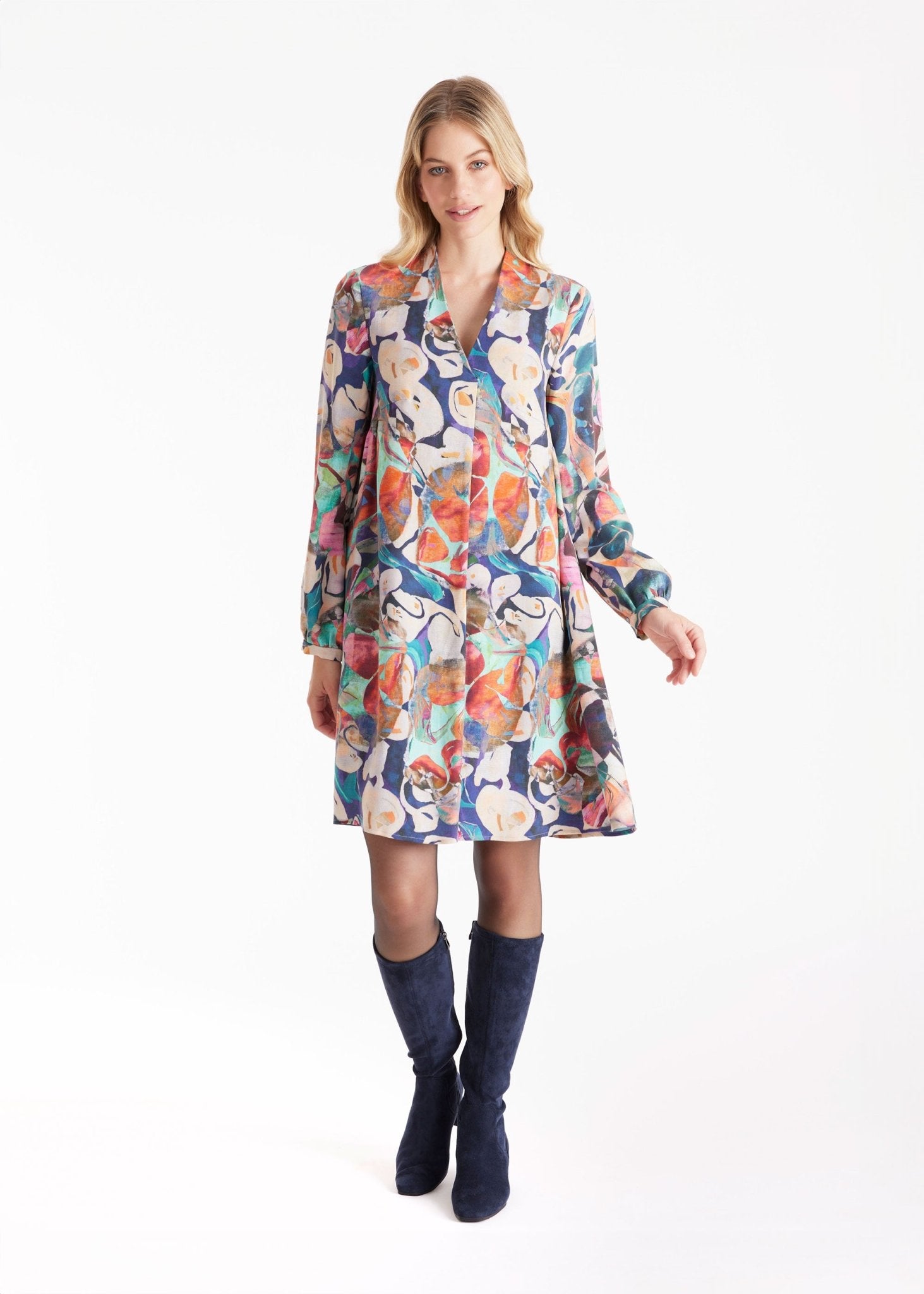 Kurzes Kleid DYRA aus Tencel mit V - Ausschnitt - FOX'S - Fashion