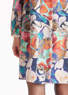 Kurzes Kleid DYRA aus Tencel mit V - Ausschnitt - FOX'S - Fashion
