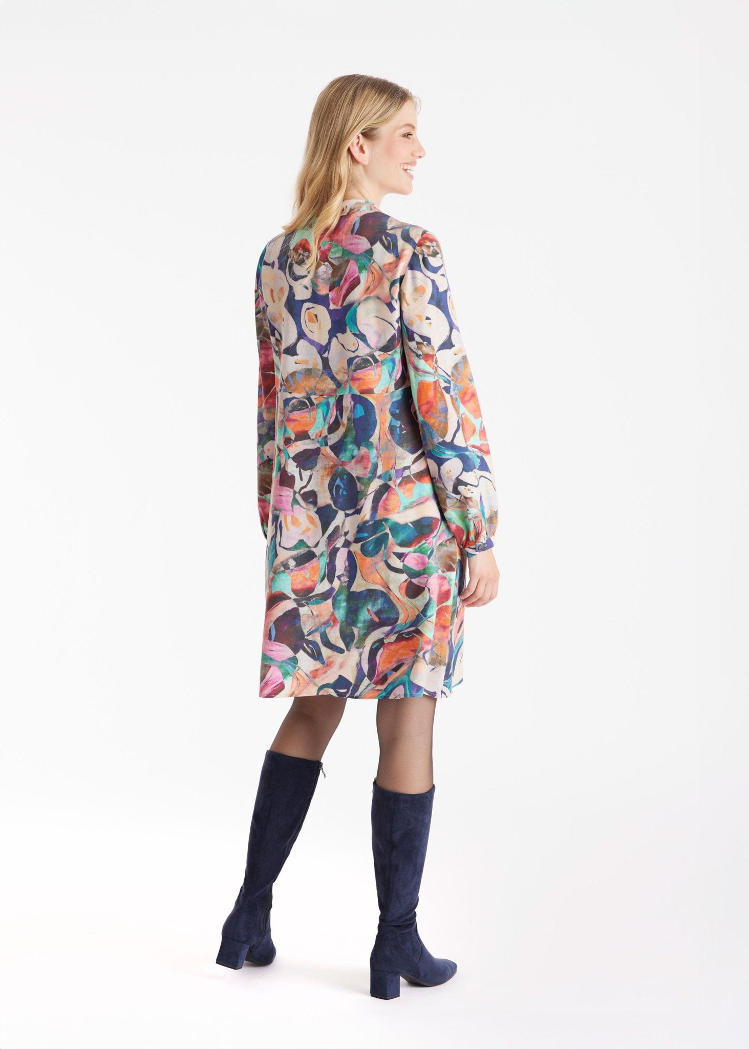 Kurzes Kleid DYRA aus Tencel mit V - Ausschnitt - FOX'S - Fashion