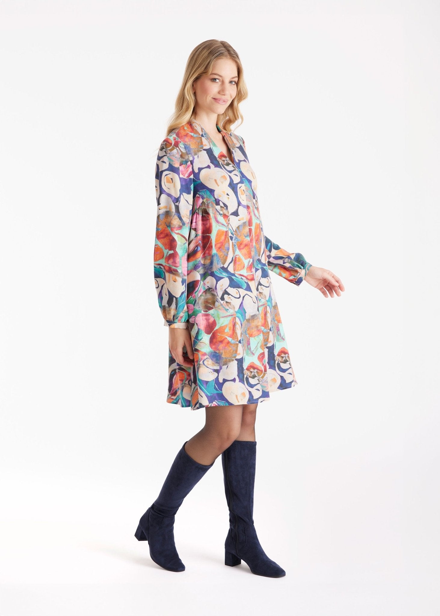 Kurzes Kleid DYRA aus Tencel mit V - Ausschnitt - FOX'S - Fashion