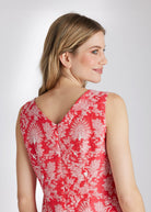 Kurzes, ärmelloses Kleid EDUNADA mit Rundhalsausschnitt und A-Linien-Form in rotem Jacquard