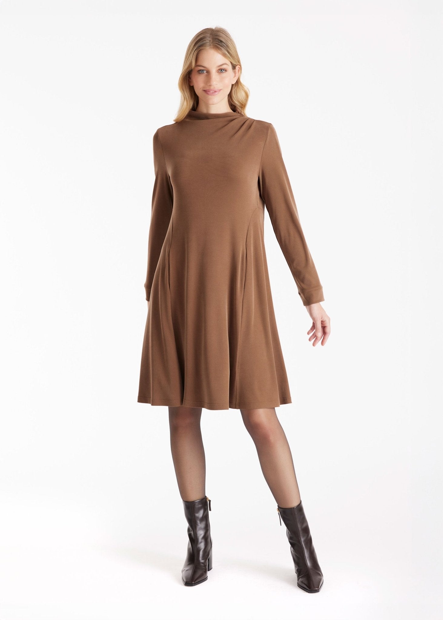 Kurzes Kleid MUDRESSE mit hohem Kragen - FOX'S - Fashion
