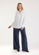 Hose WACORHO aus Cord mit lockerem Bein und Eingrifftaschen in Blau