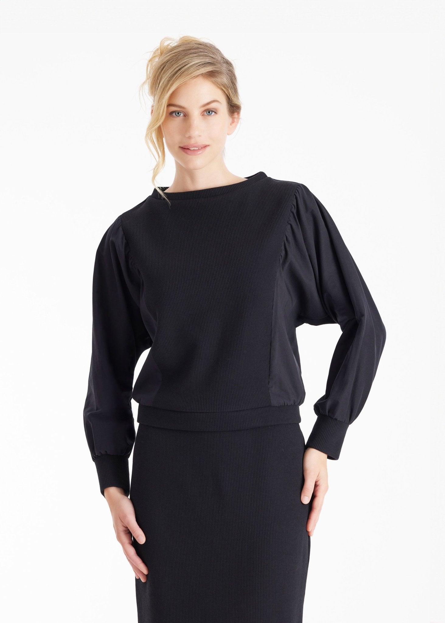 Pullover HOPUI mit Rundhals und langen Armen in Schwarz