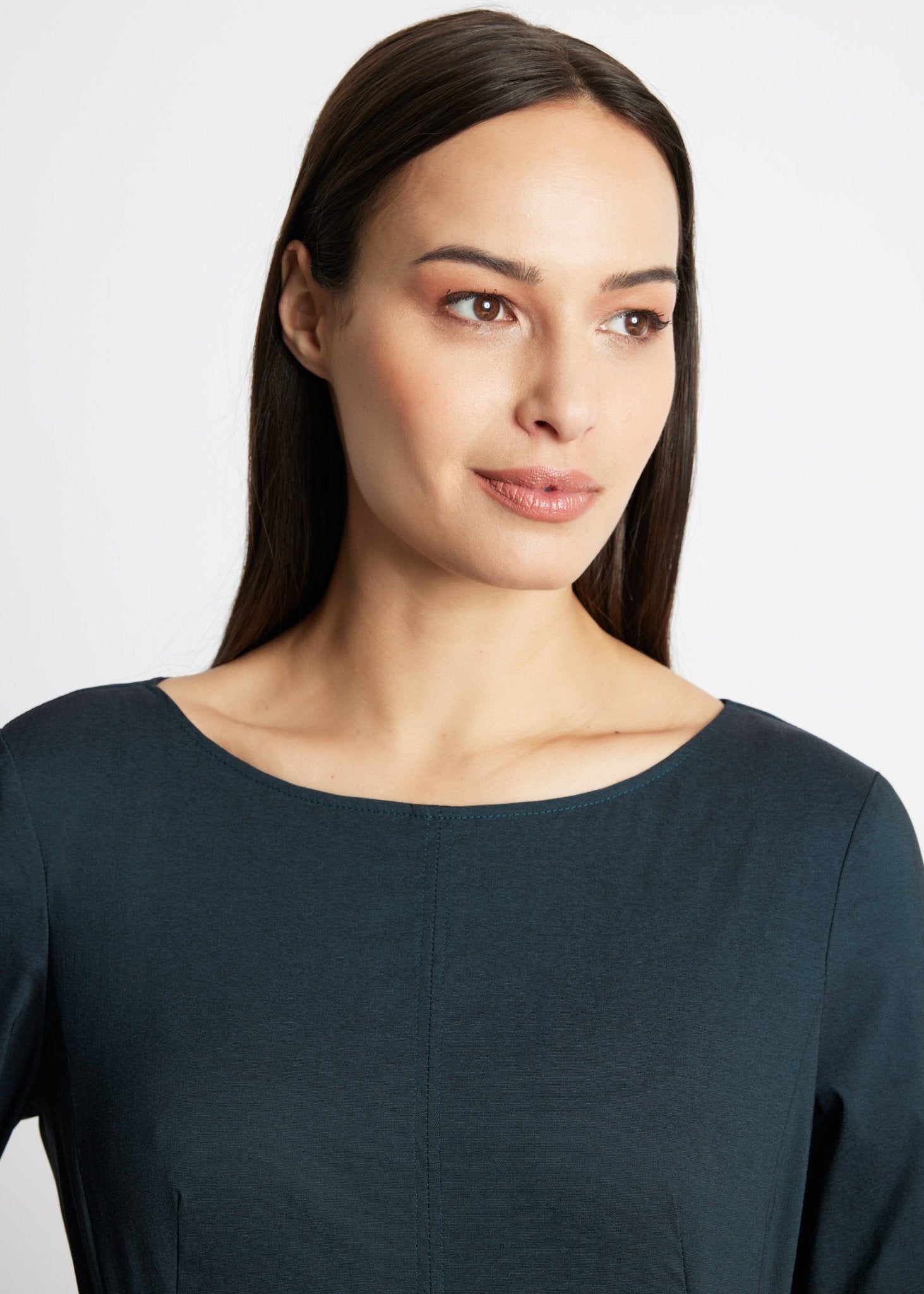 Midi-Kleid JAROBO aus Viskose-Mix mit leichter O-Form - FOX'S-Fashion