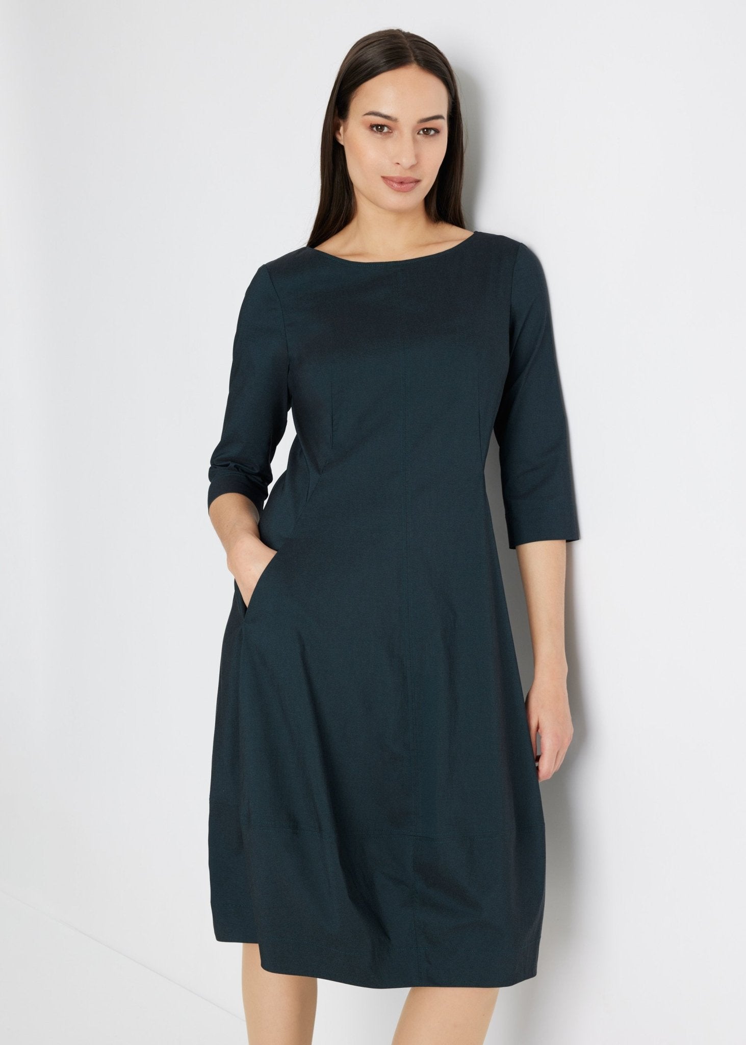 Midi-Kleid JAROBO aus Viskose-Mix mit leichter O-Form - FOX'S-Fashion