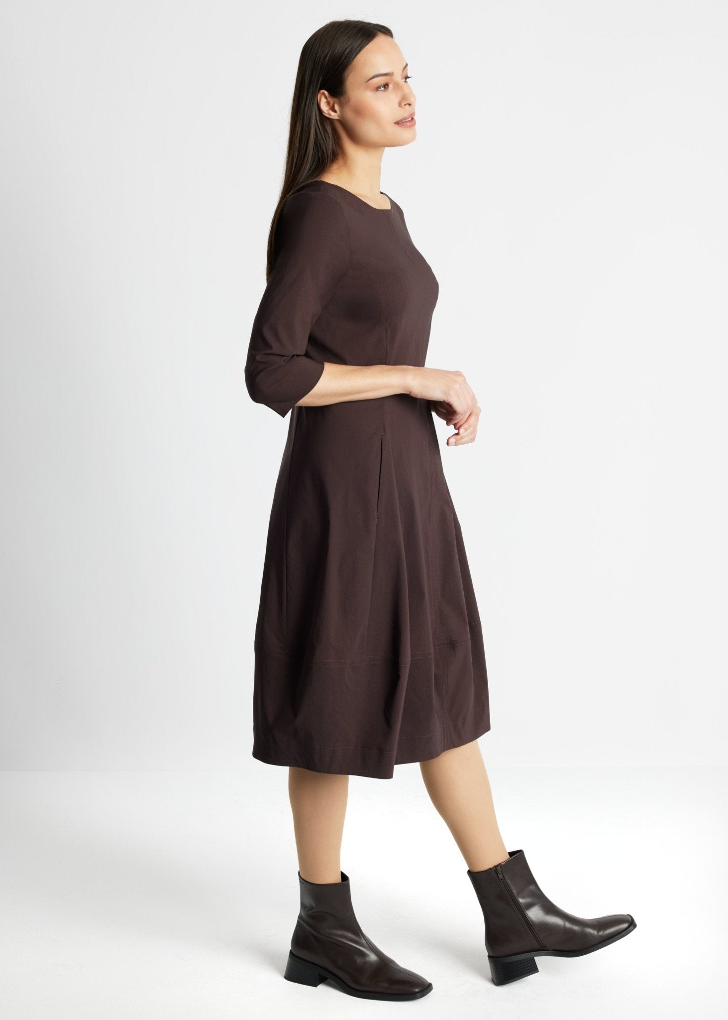 Midi-Kleid JAROBO aus Viskose-Mix mit leichter O-Form - FOX'S-Fashion