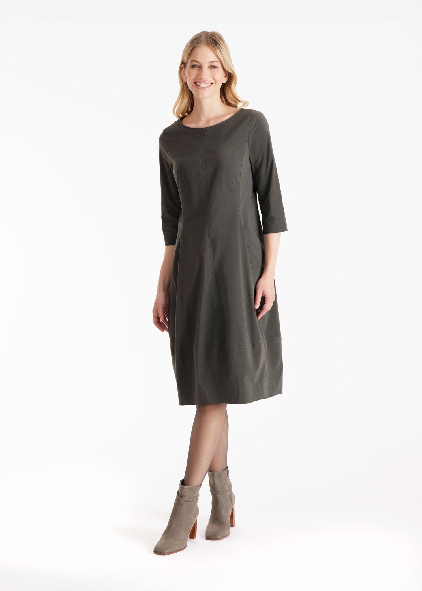 Midi - Kleid JAROBO mit Rundhals und leichter O - Form - FOX'S - Fashion