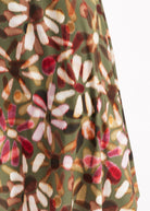Rock NATYRO in Midi-Länge mit seitlichen Eingrifftaschen und mehrfarbigem Blumenmuster 