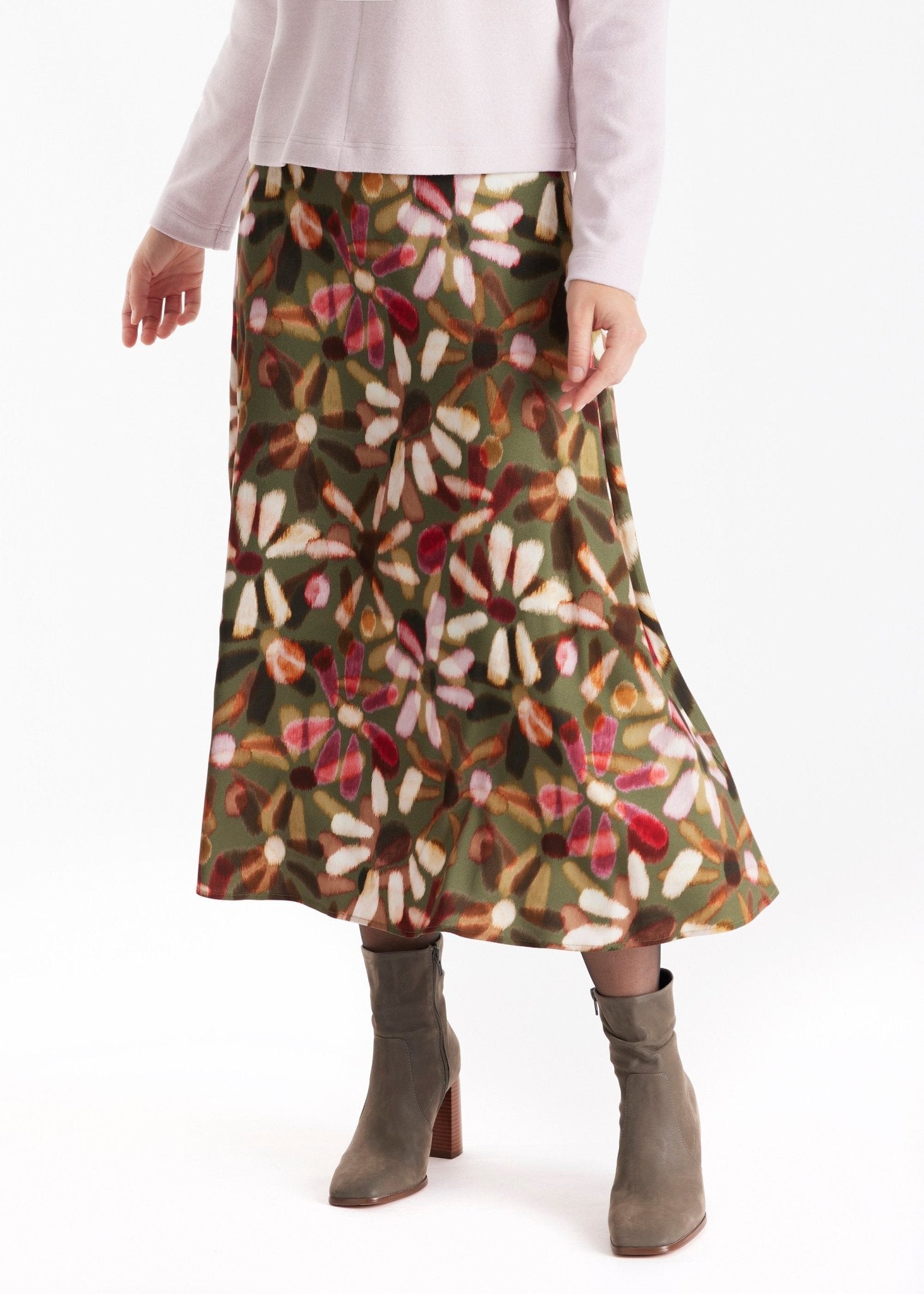 Rock NATYRO in Midi-Länge mit seitlichen Eingrifftaschen und mehrfarbigem Blumenmuster 