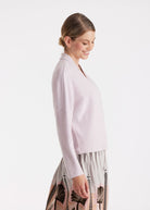 Pullover FEALIA mit V - Ausschnitt und überschnittenem Arm - FOX'S - Fashion