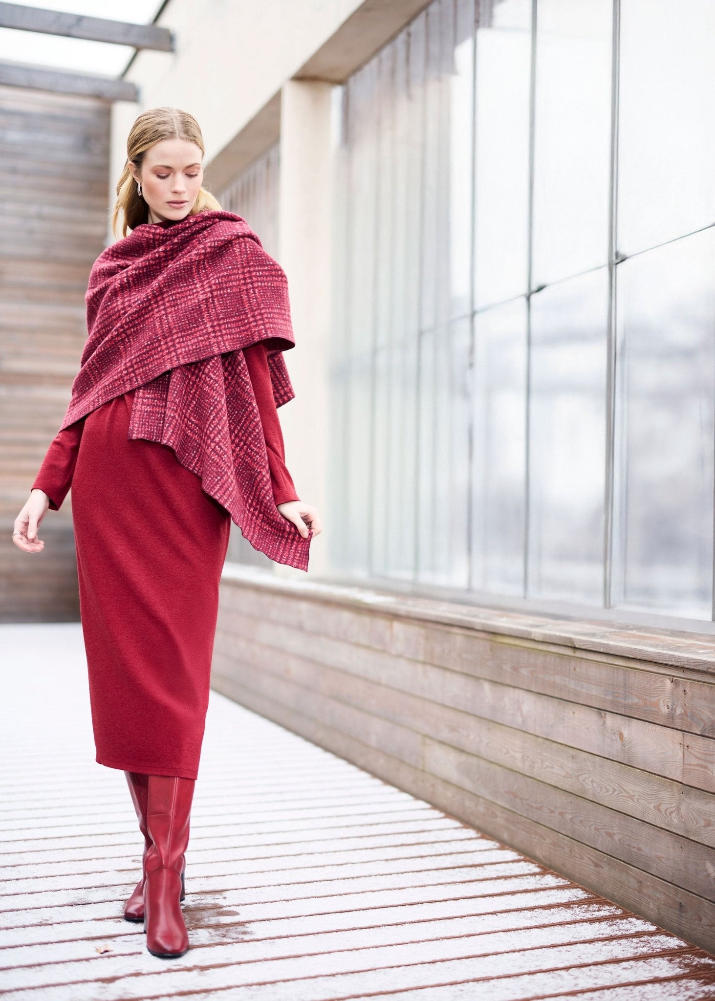 Schmales Kleid OREYA mit hohem Kragen - FOX'S - Fashion