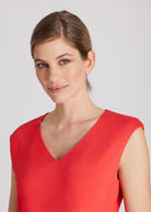 Schmales, ärmelloses Shirt CIVANUA mit V-Ausschnitt in Rot