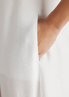 Ärmelloses Midi-Kleid NOWINA mit Rundhalsausschnitt und weitem Rock in Weiß