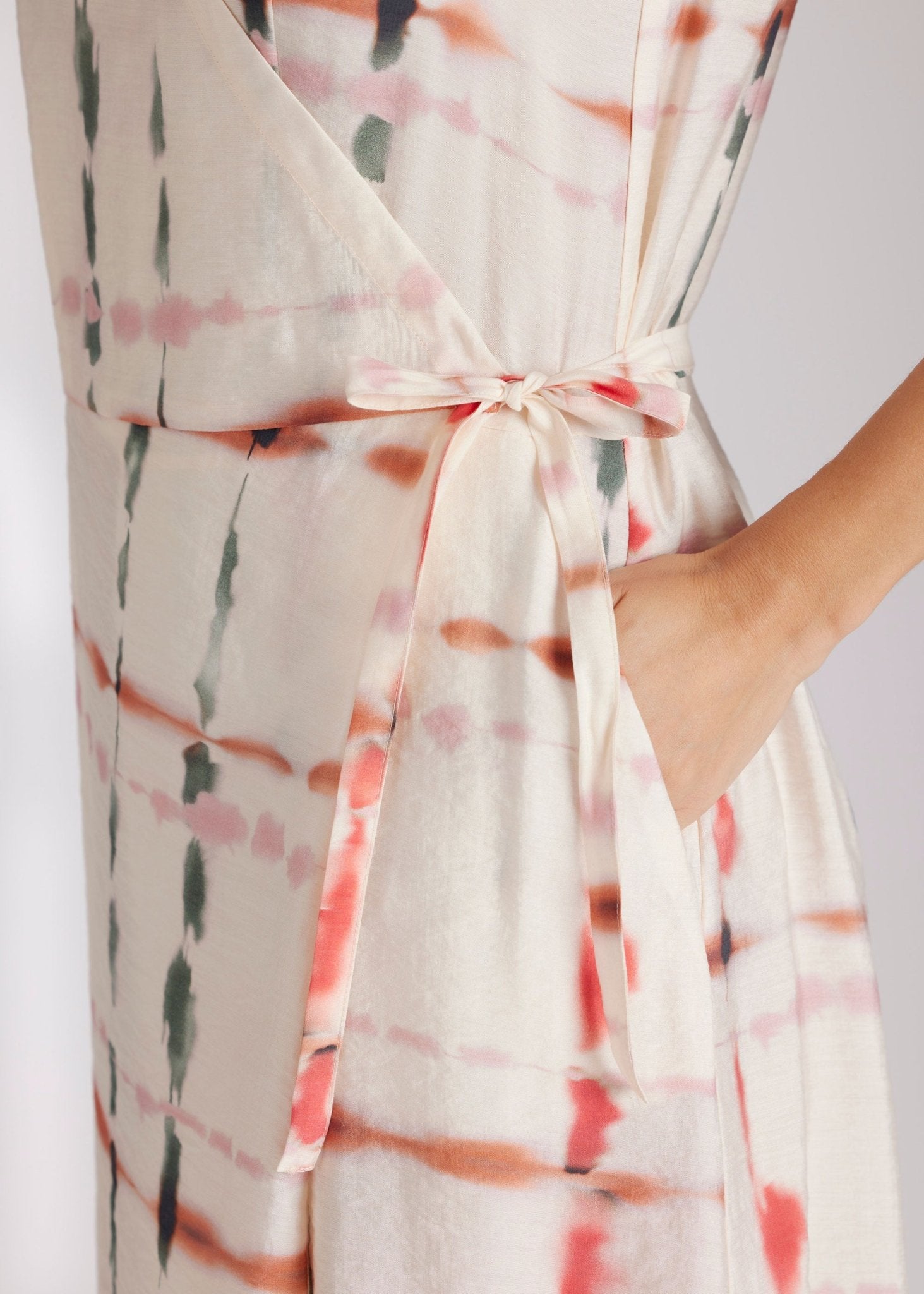 Taillierter Jumpsuit XYMPA aus Viskose mit weitem Bein - FOX'S - Fashion